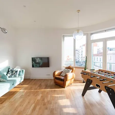 Appt F4 Neuf Lumineux, Centre Ville, Garage Daire *