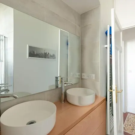Appt F4 Neuf Lumineux, Centre Ville, Garage Daire *
